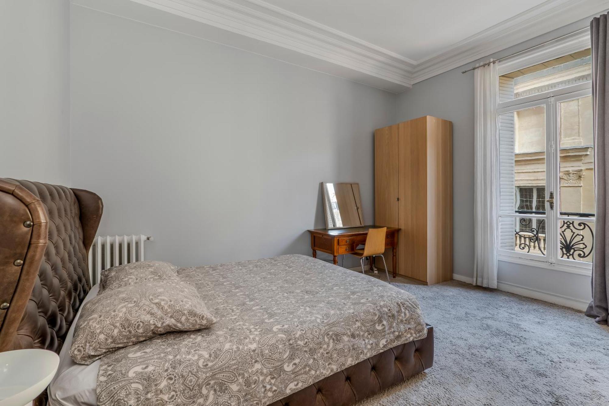 Apartment 4 Bedroom Opposite The Eiffel Tower