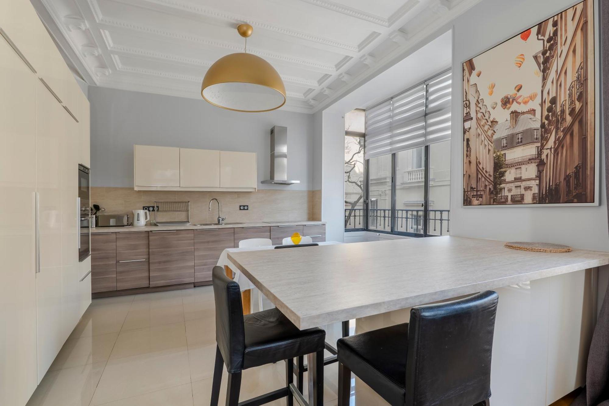 4 Bedroom Opposite The Eiffel Tower Apartment Paris