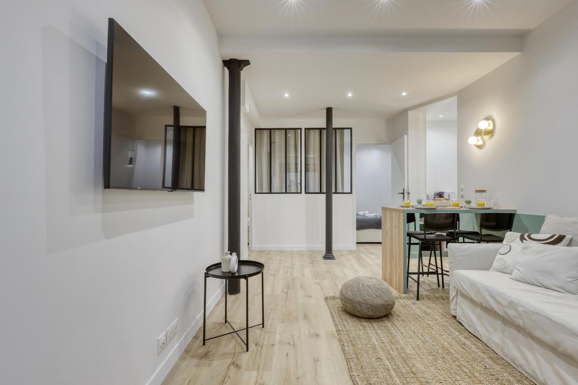 And New 2 Bedrooms Flat - Heart Of 02 *