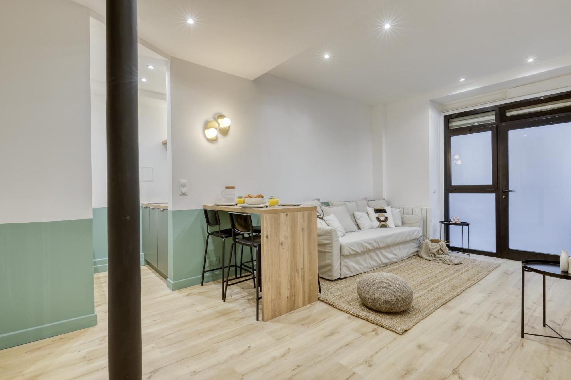 Apartment And New 2 Bedrooms Flat - Heart Of 02 *