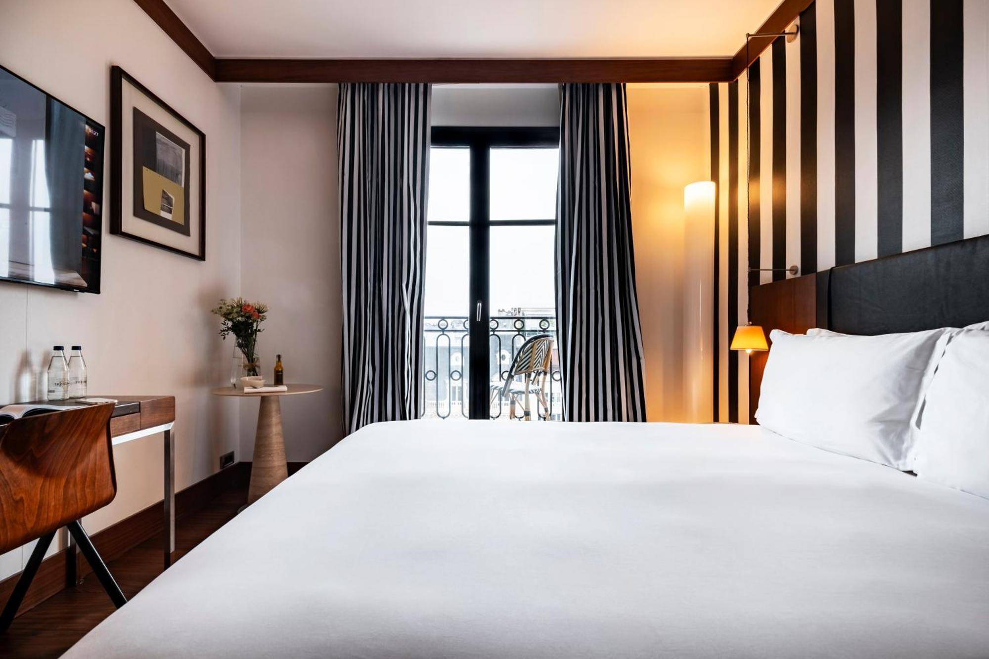 Hotel Grand Champs-elysees Paris