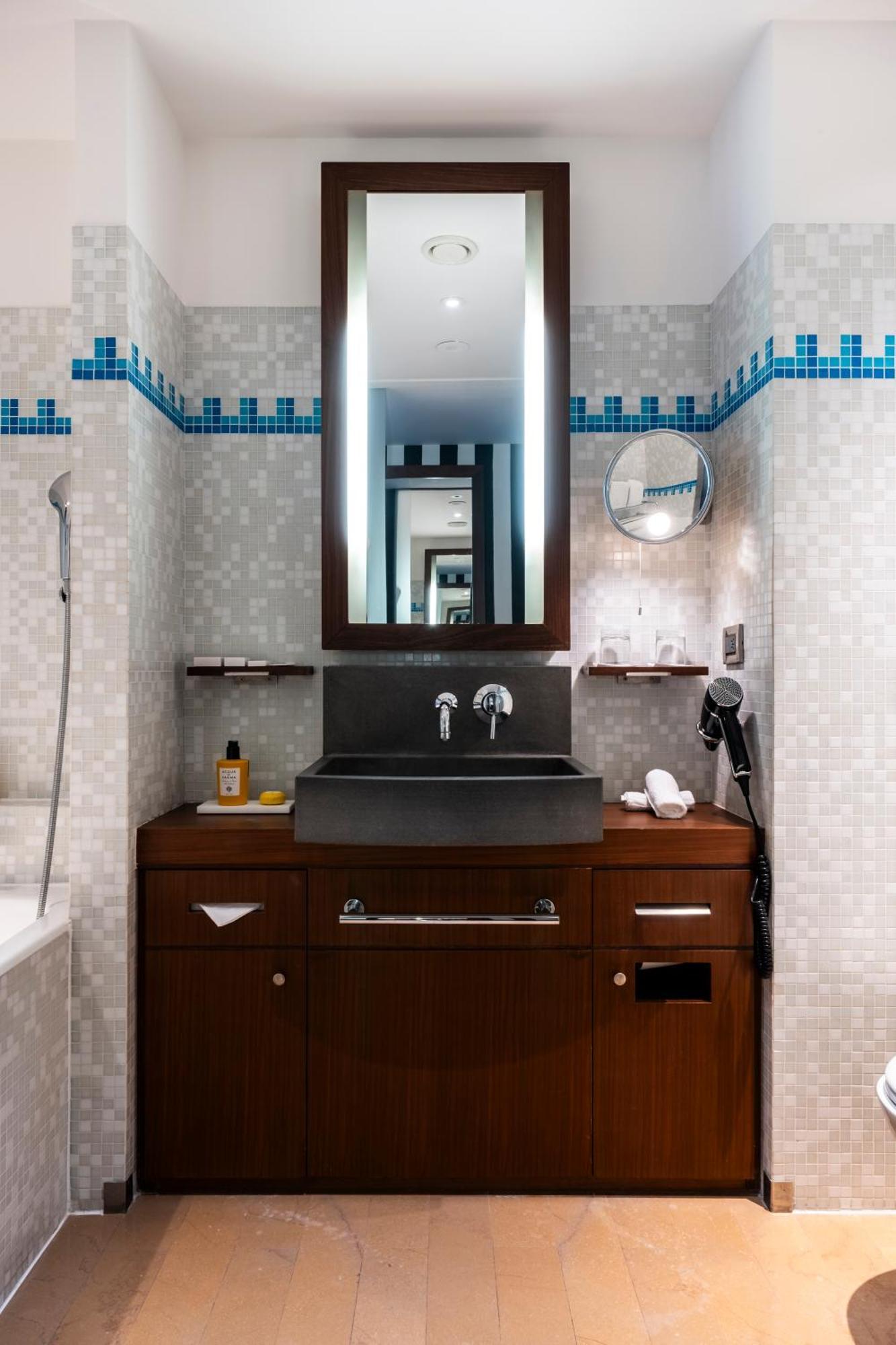 Hotel Grand Champs-elysees 5*