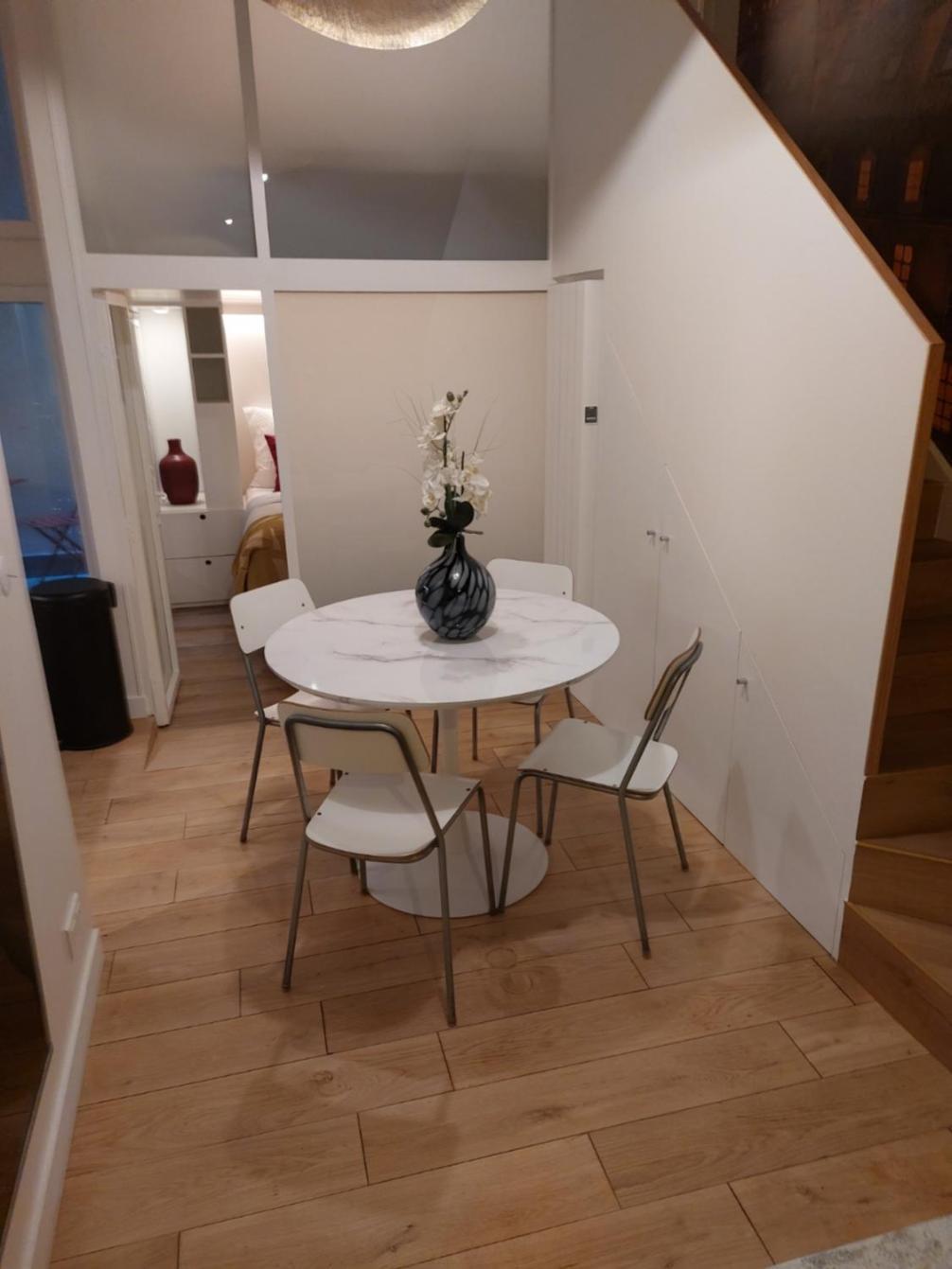 Centre - At Apartment