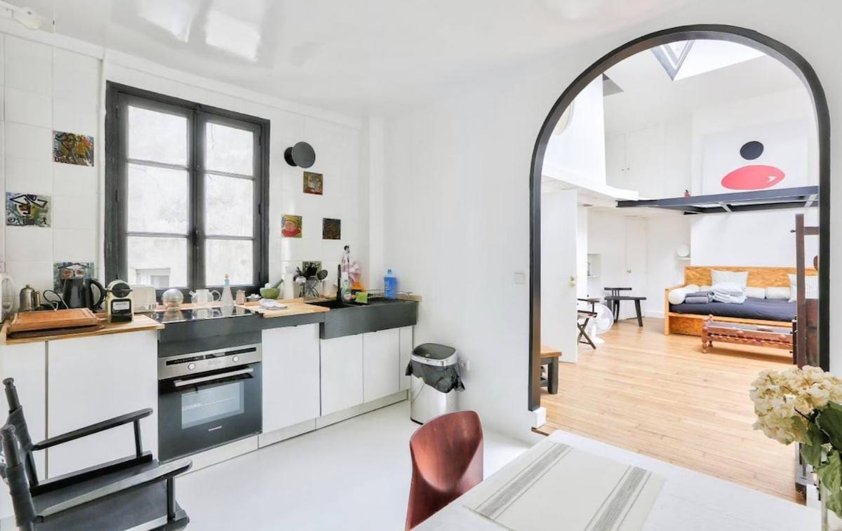 Apartment On Rue Pierre Fontaine