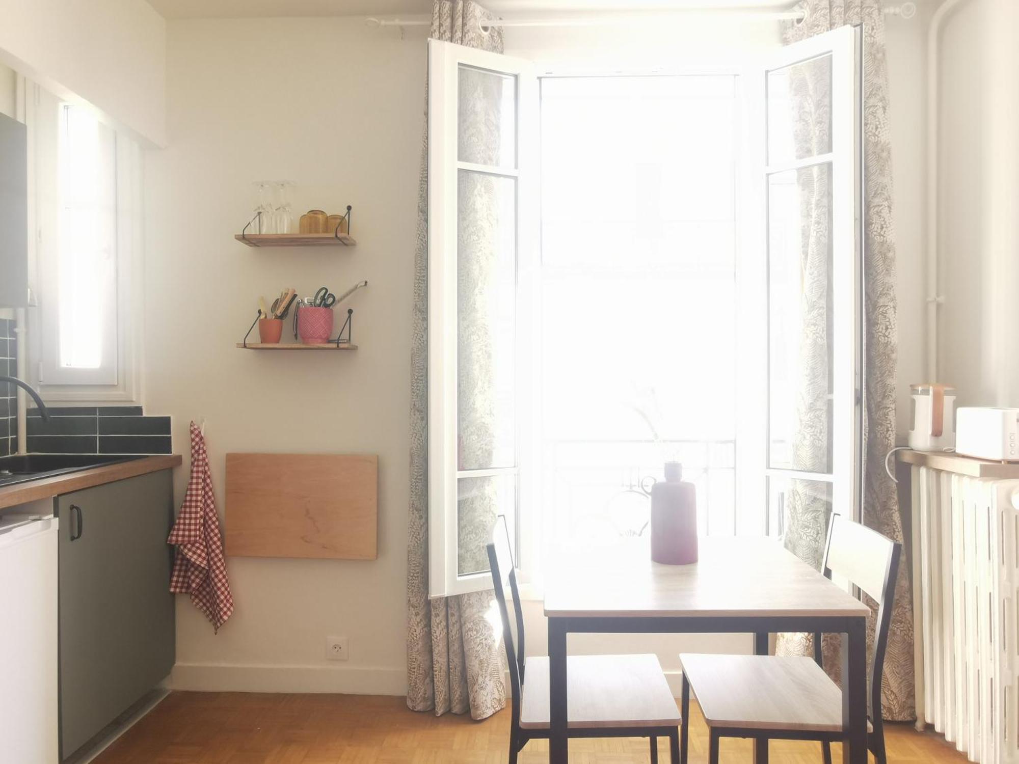 Lovely And Bright In Montmartre Apartment *
