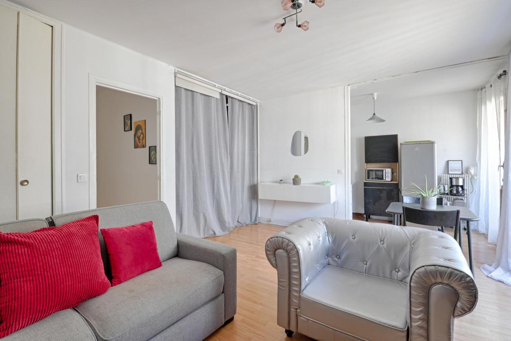 La Folie Mericourt - A 5 Min De Place Republique Apartment