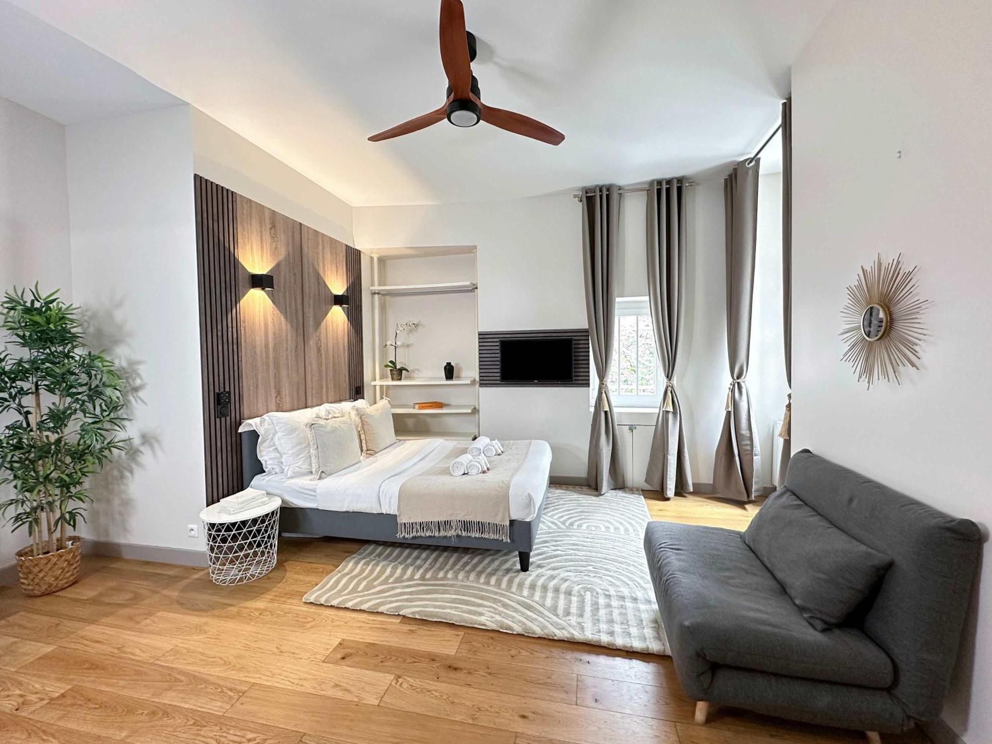 Spacious In Saint-germain-des-pres Apartment *