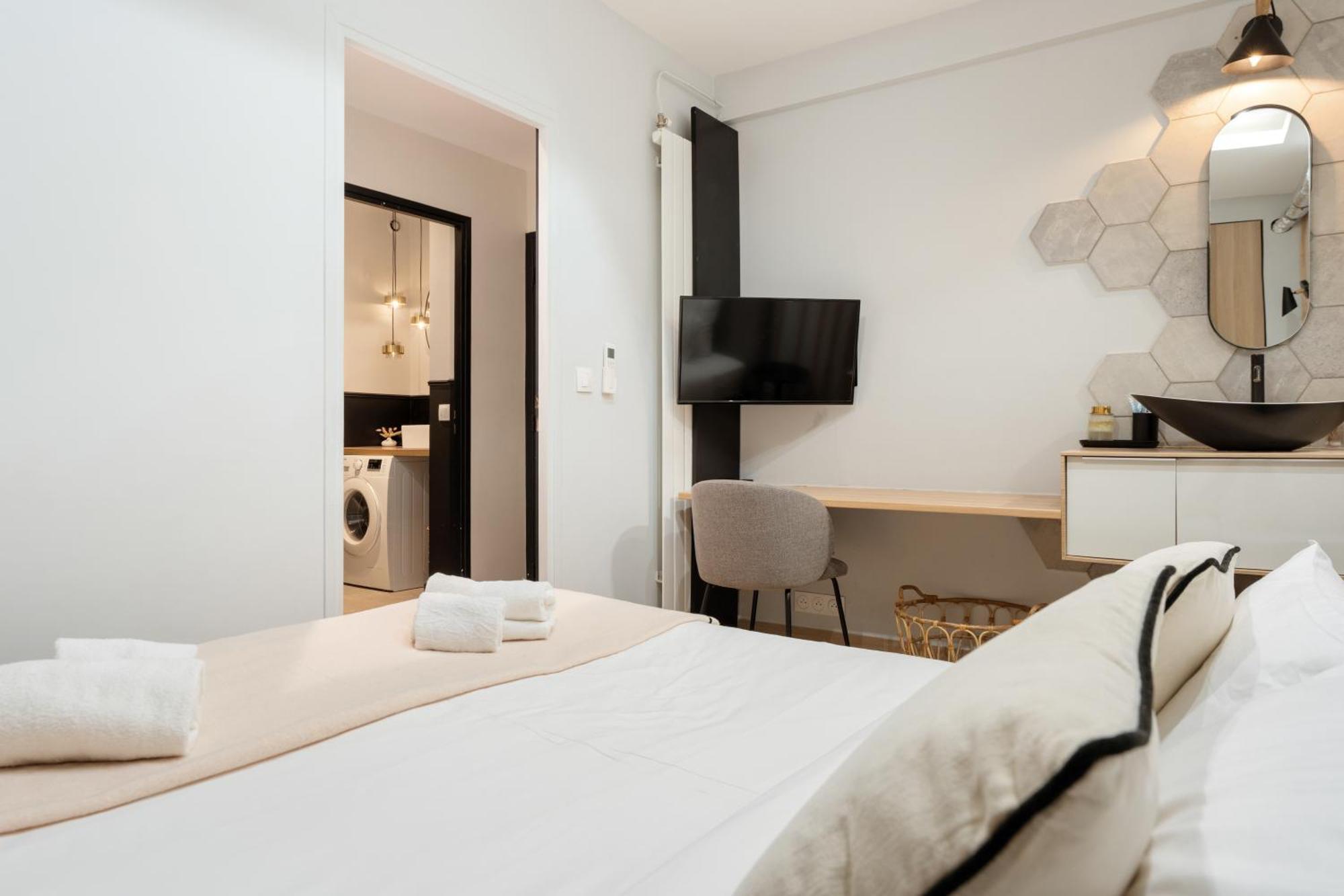 Eiffel Tower - 4 Bedrooms Like A