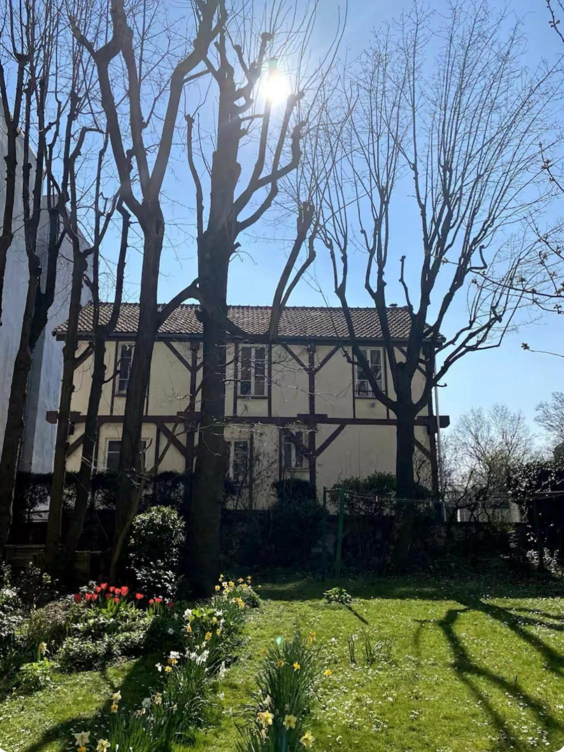 Montmartre Hidden Artist Loft Apartment Paris
