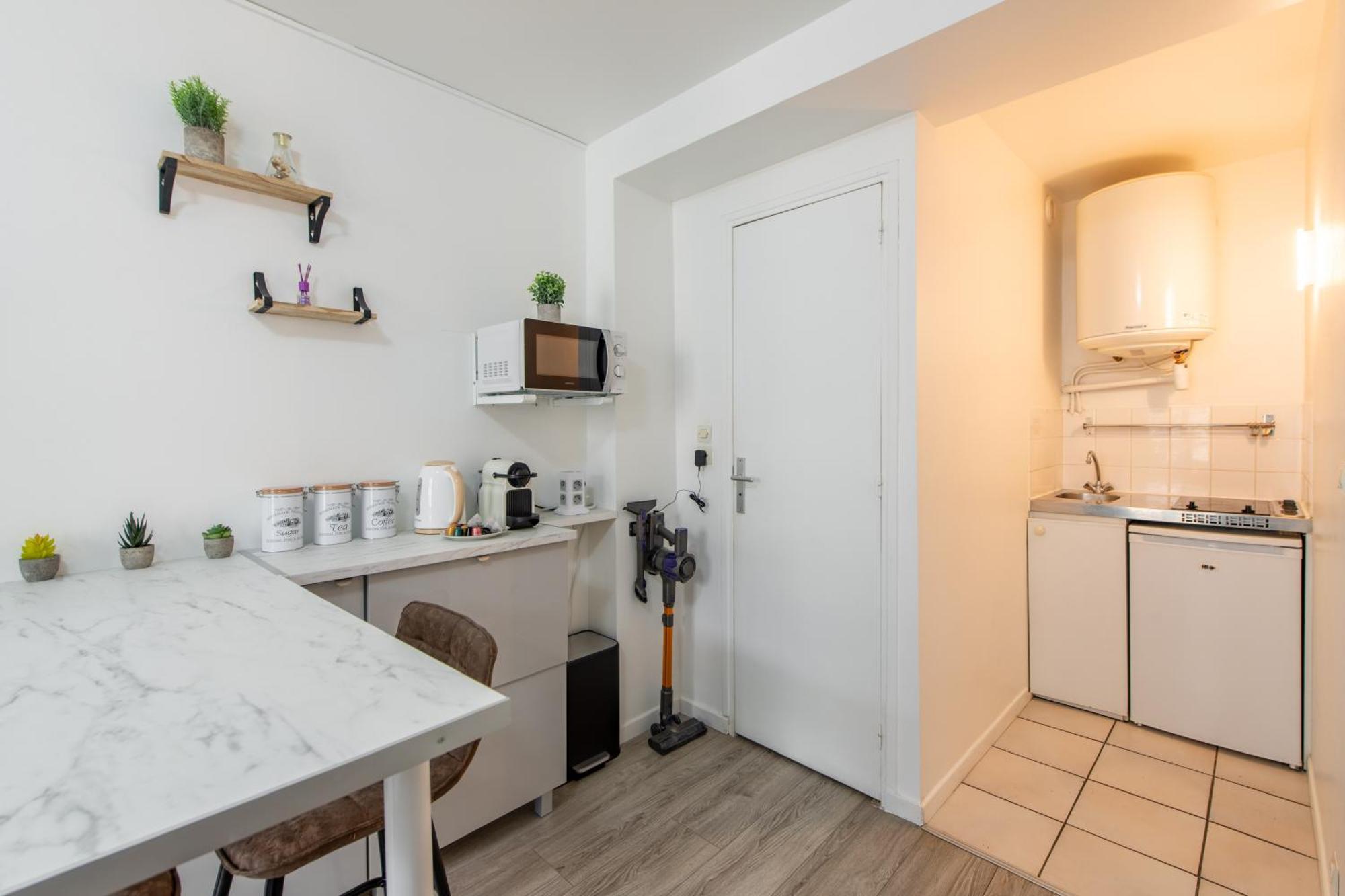 Apartment Deal! Modern In Vibrant Area Only 5 Minutes By Walk To Metro - Location Paris