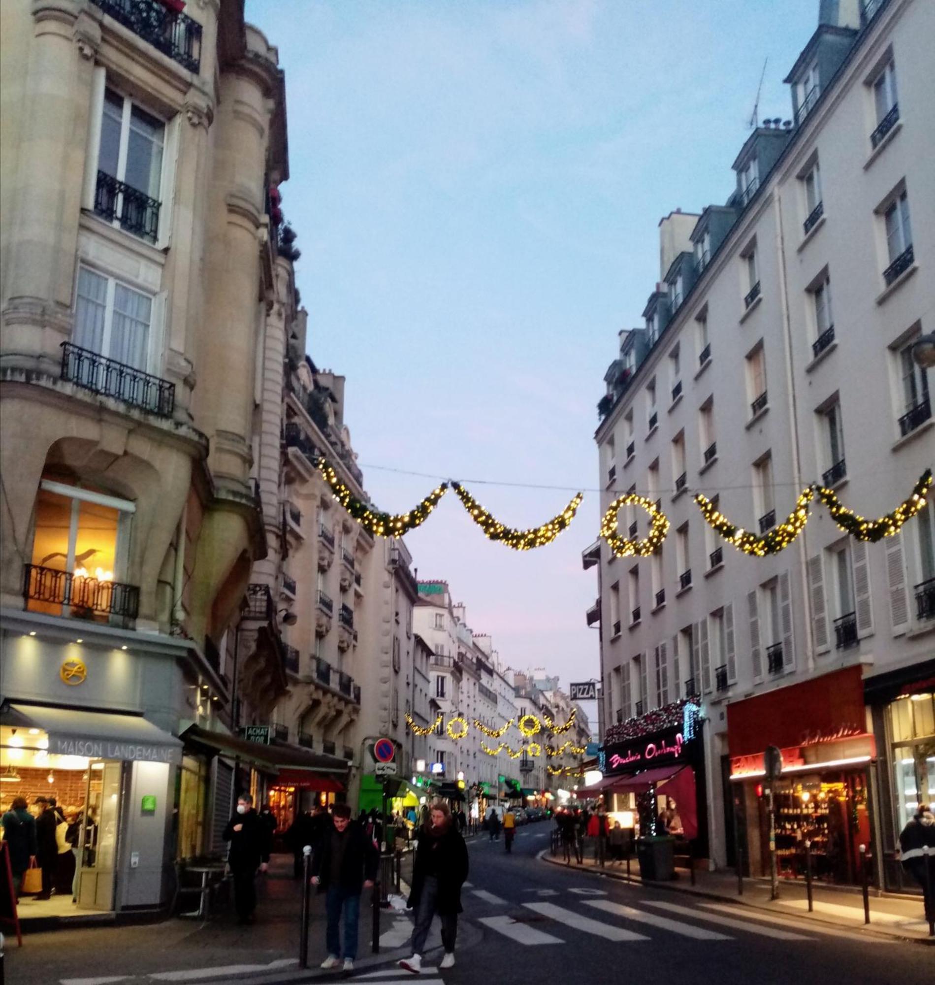 Avec Balcon Au Coeur * Paris