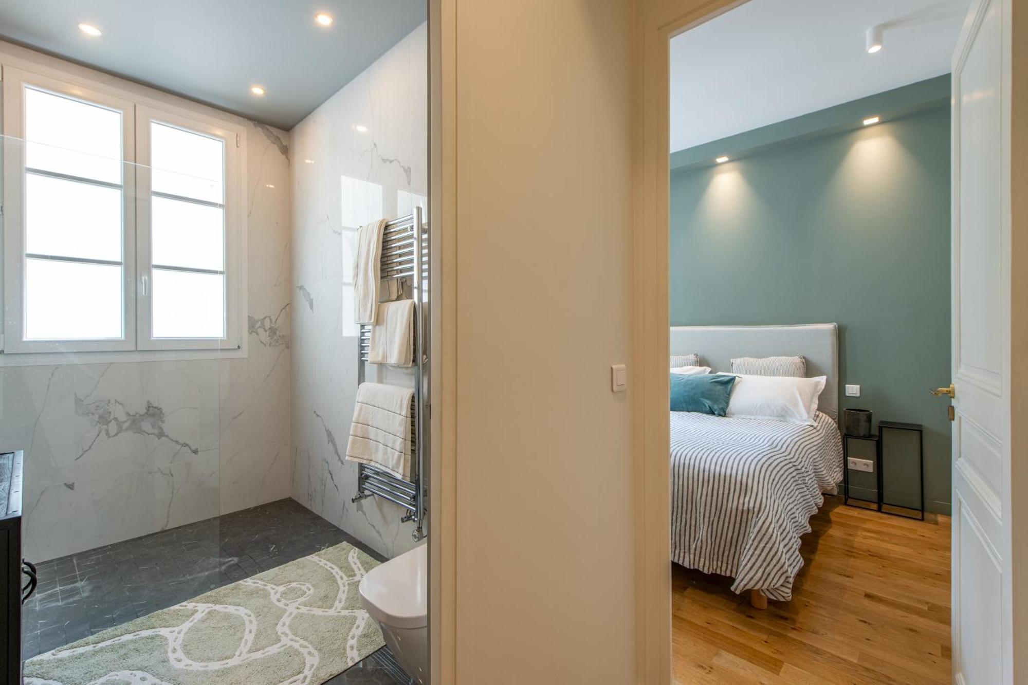 Arc De Triomphe - Luxury 1 Bedroom Apartment