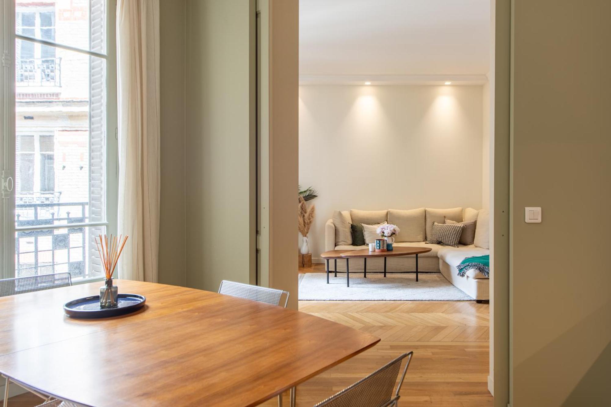 Arc De Triomphe - Luxury 1 Bedroom Apartment