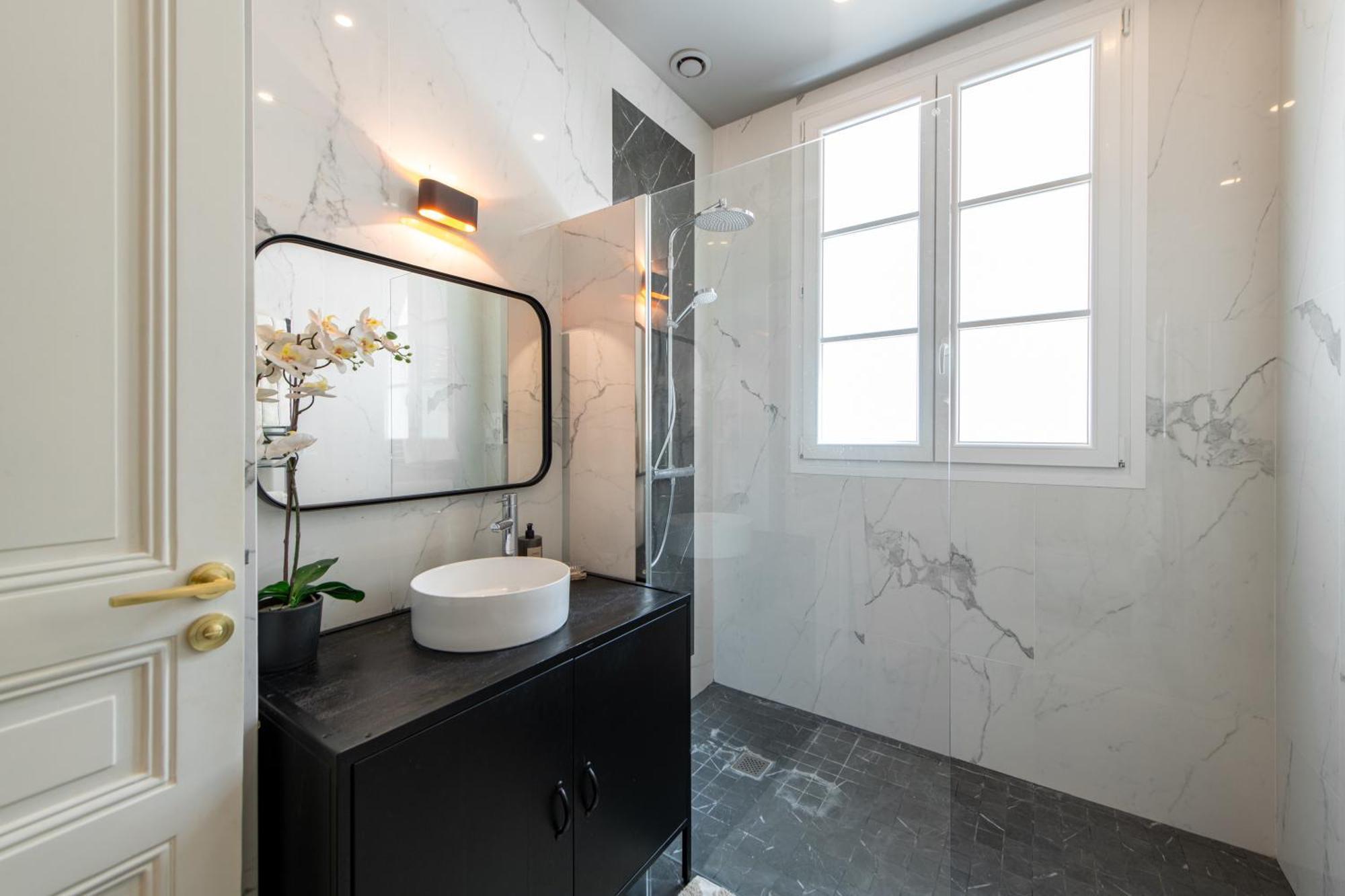 Arc De Triomphe - Luxury 1 Bedroom Apartment