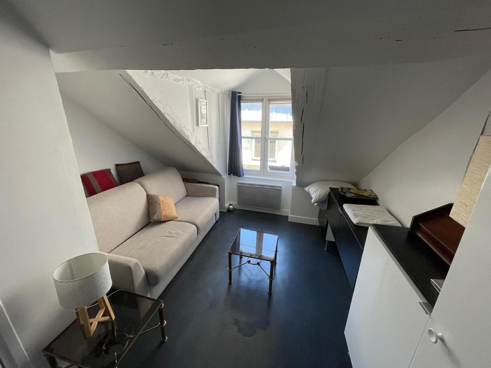 Petit Apartment *