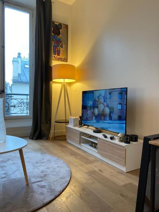 Apartment Grand Charonne Bastille Pop Art Paris