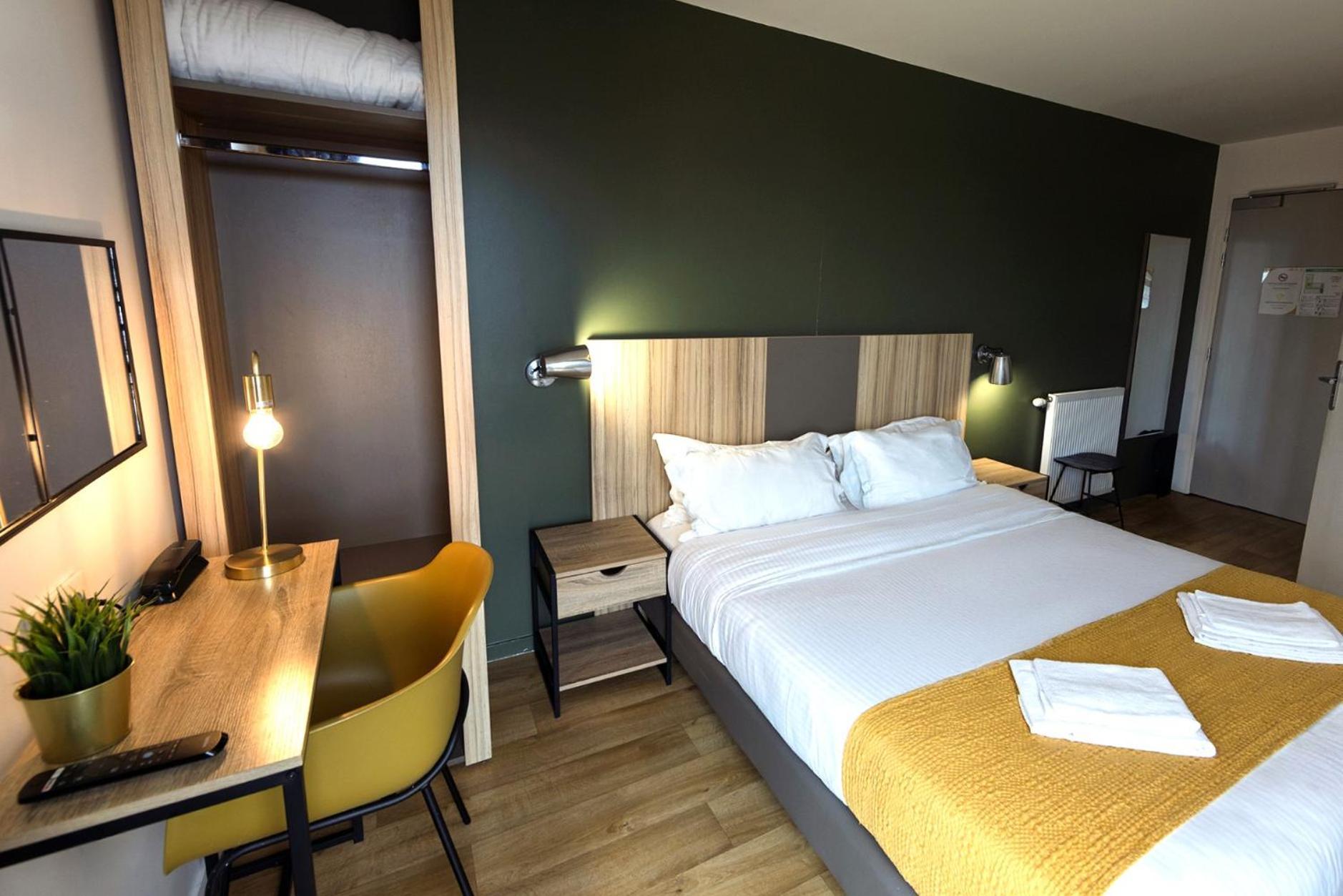 In 13 Hotel