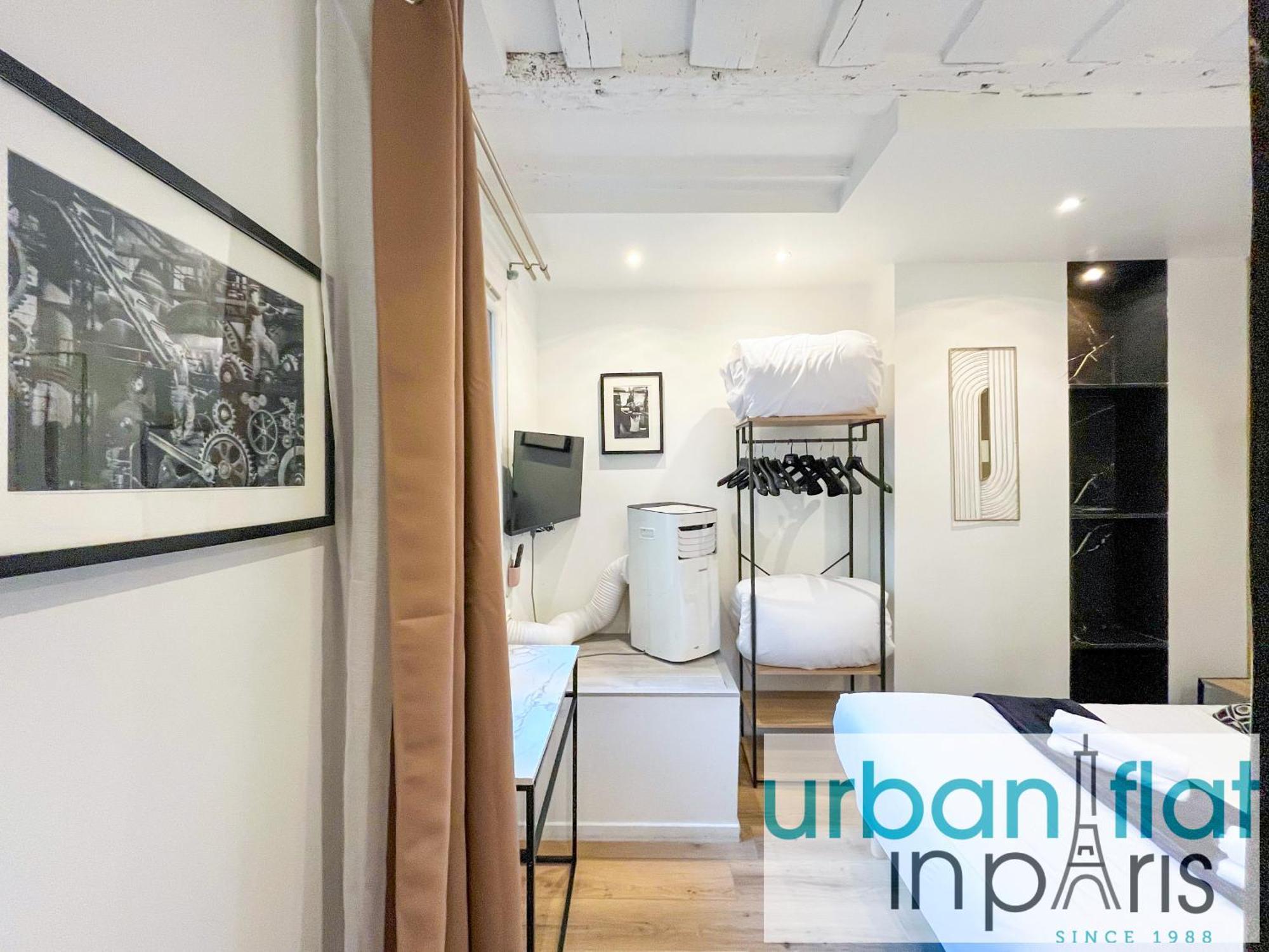 100 - Luxury 2 Bedroom - Beaubourg Marais Apartment Paris