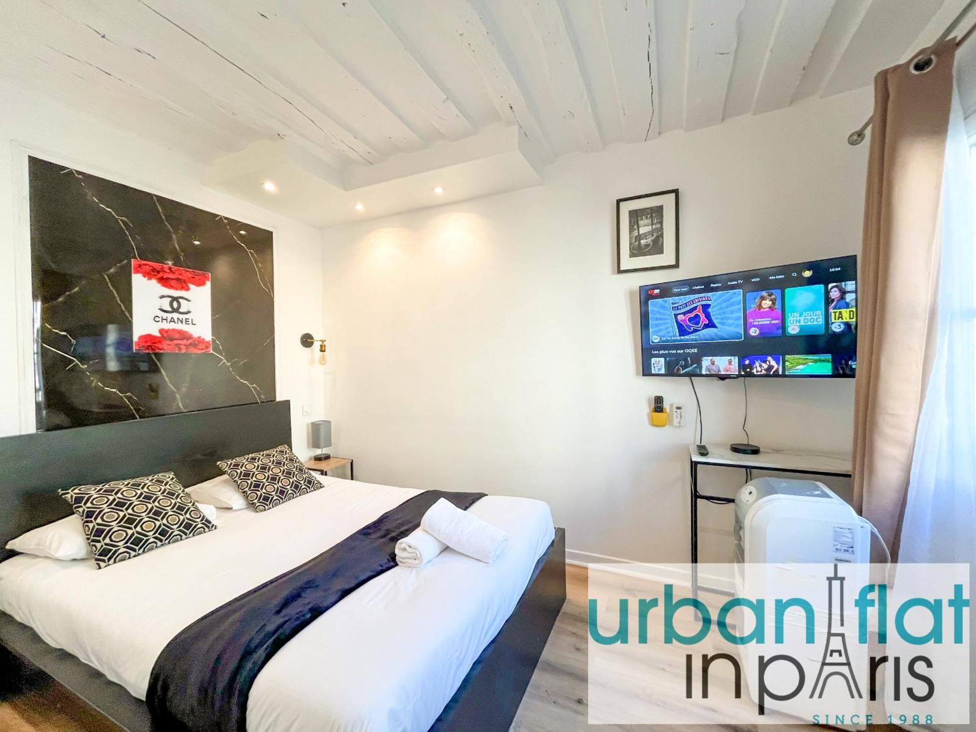 100 - Luxury 2 Bedroom - Beaubourg Marais Apartment