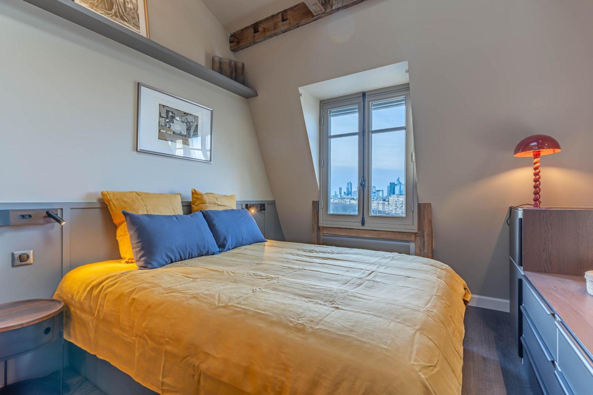 Charming Penthouse With Terrace - Stunning Views Apartment