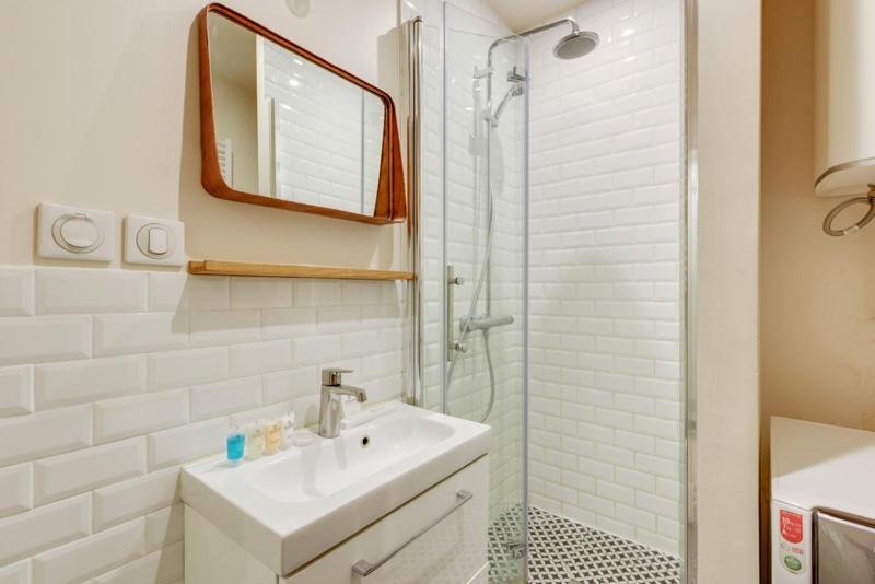 604 Lizzy - Superb In Apartment *