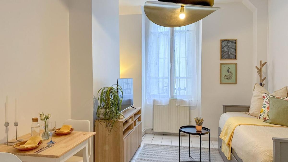 Cosy A Deux Pas Du Canal Apartment Paris