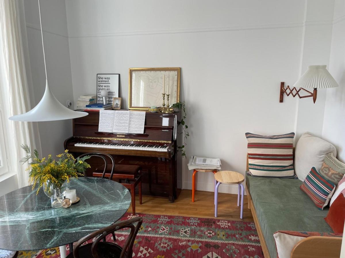 Apartment Romantic Parisian Flat