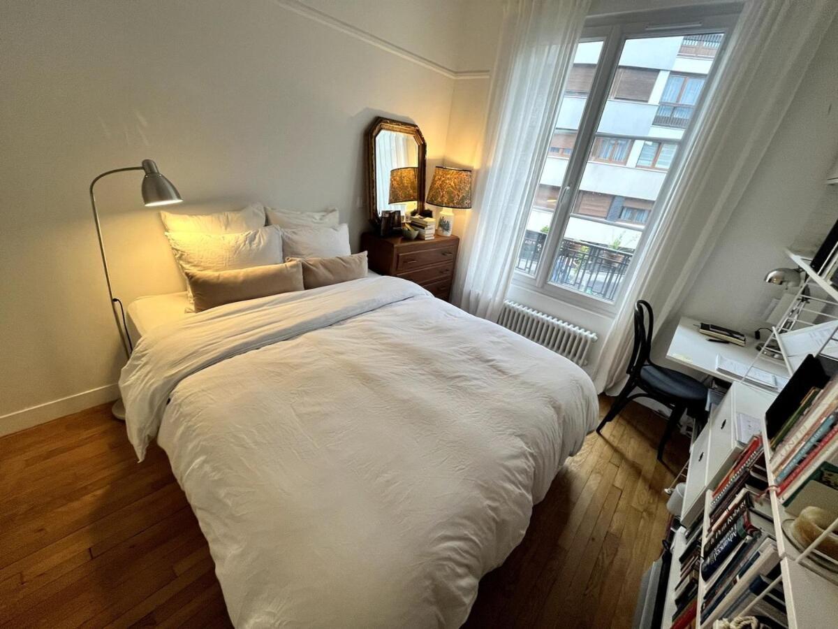 Apartment Romantic Parisian Flat