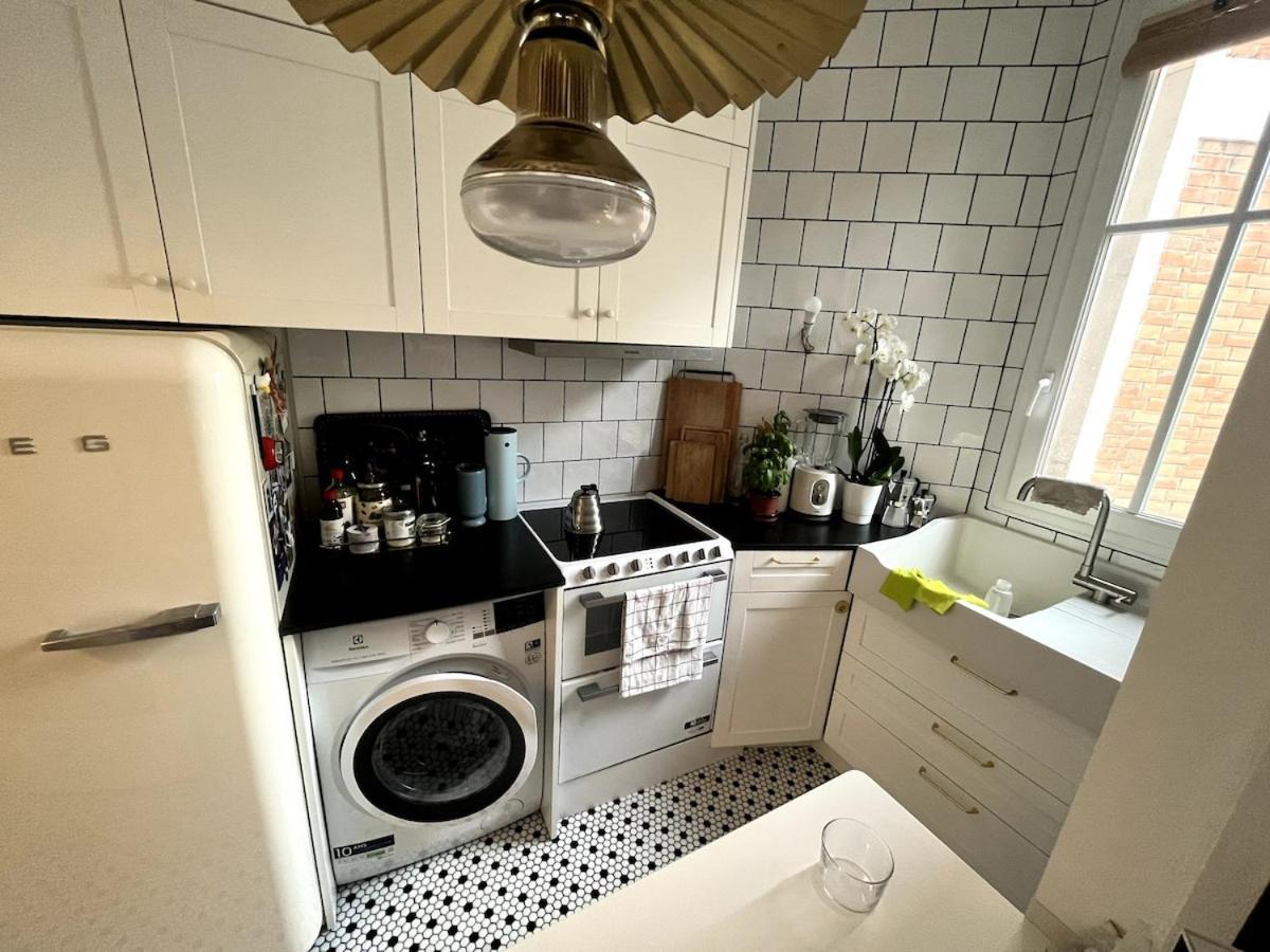 Apartment Romantic Parisian Flat