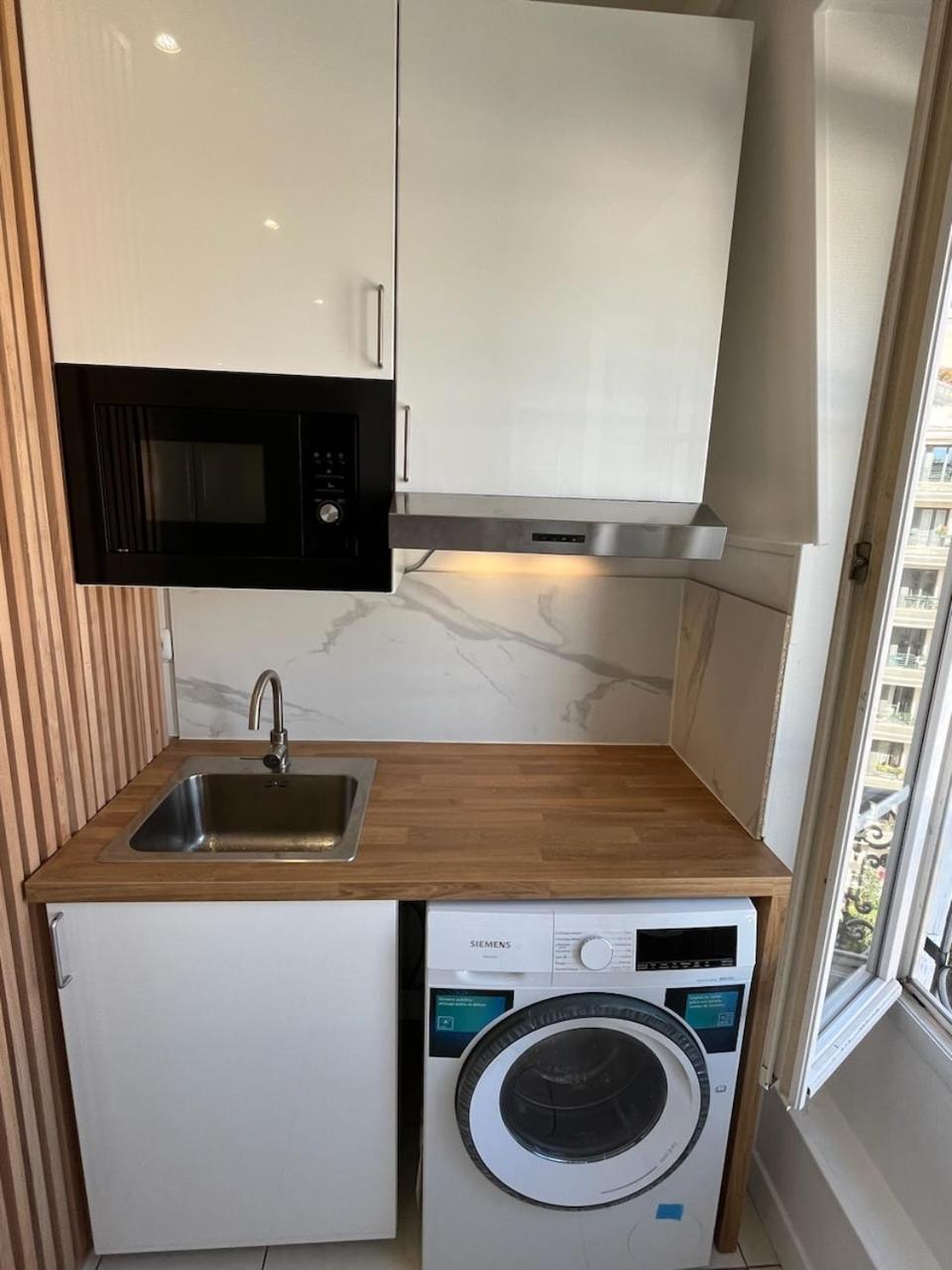 Superb With Eiffel Tower View Apartment