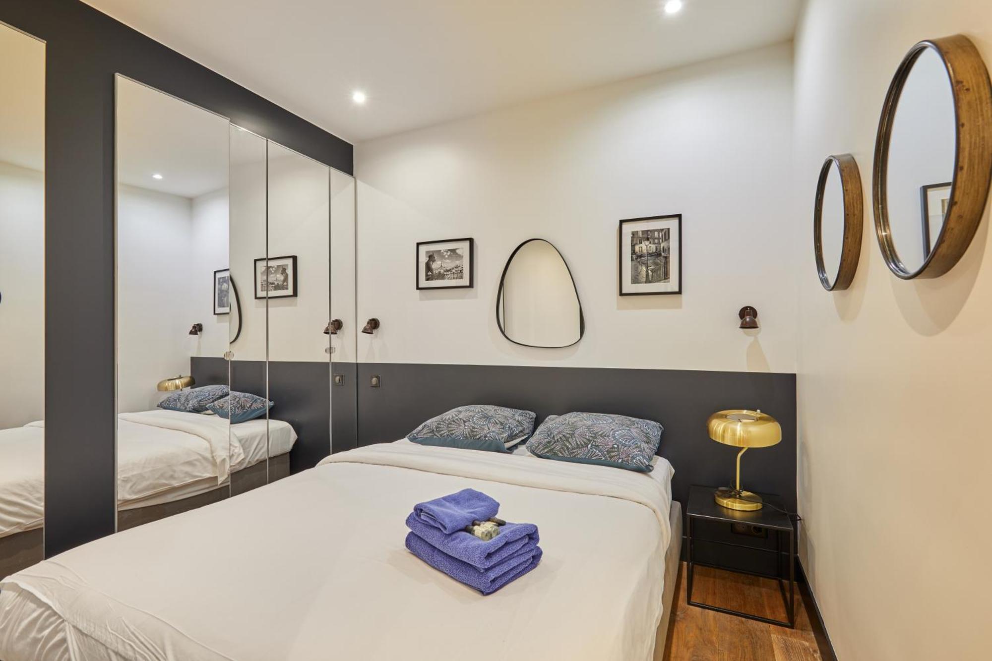Rent A - Alma Apartment Paris
