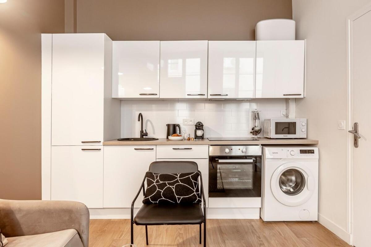 A11#republiquemarais1bedroomparis03ac Paris