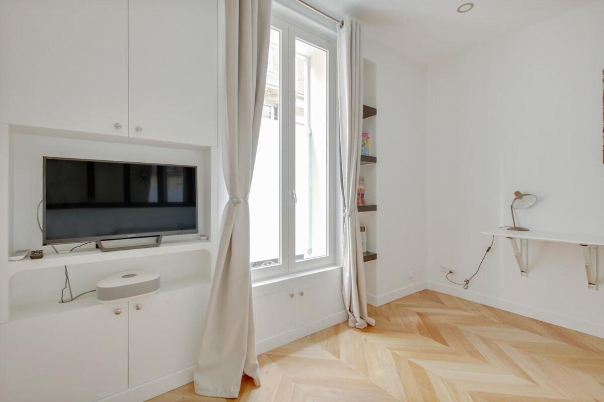 4-star For 4, 10 Mn From Champs-elysees *
