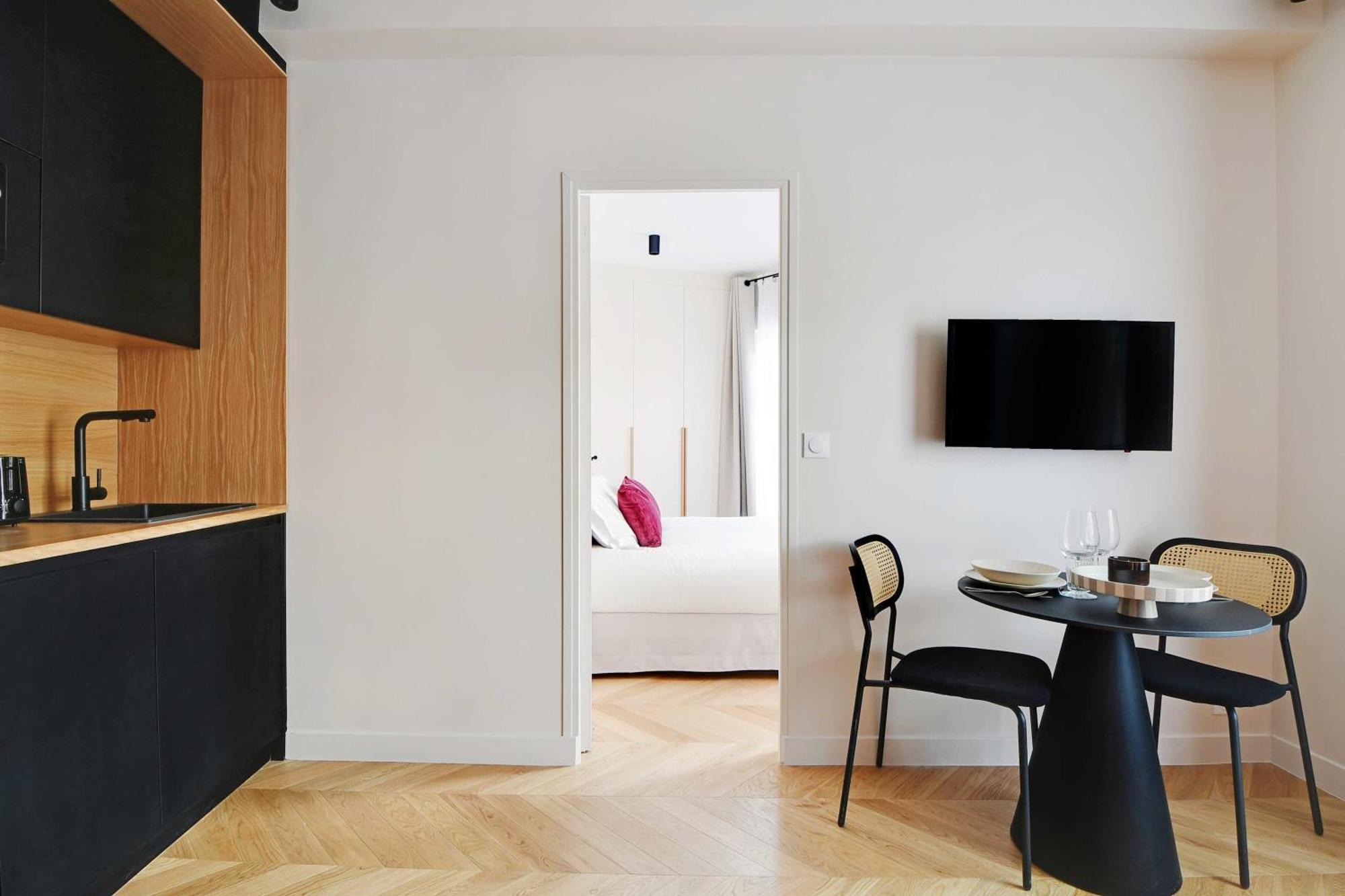 Cozy Entire Near The Eiffel Tower Apartment