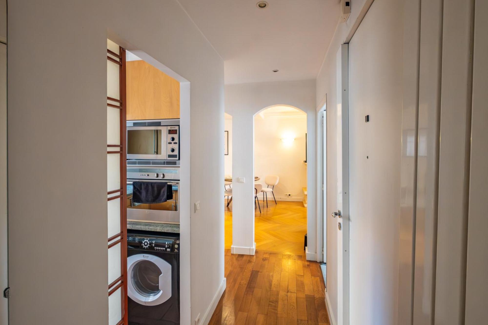 Apartment Spacious For 6 People Paris