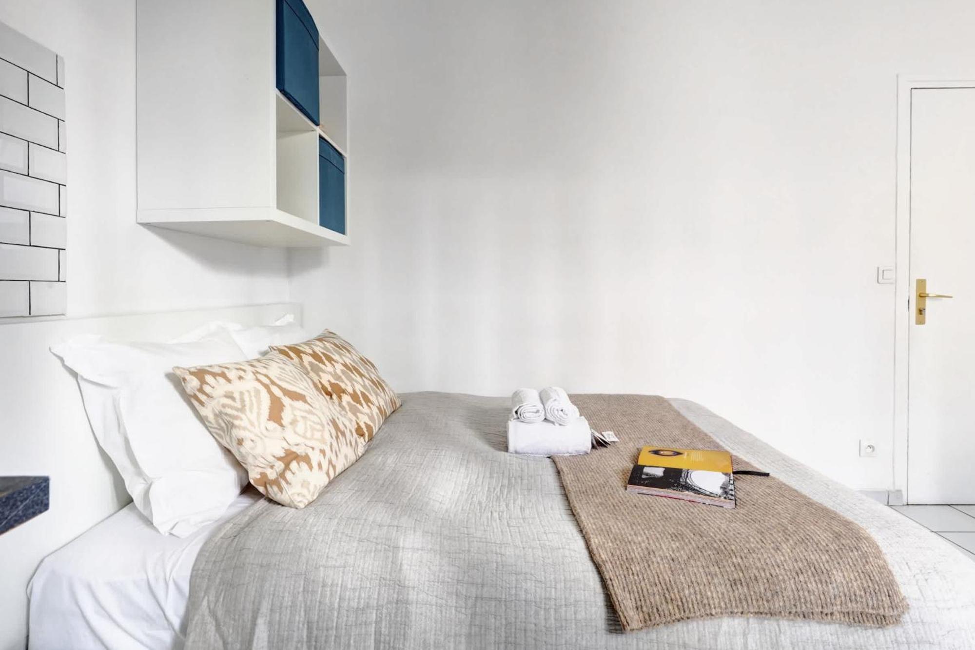 Cozy Near Eiffel Tower & Invalides & Seine Apartment