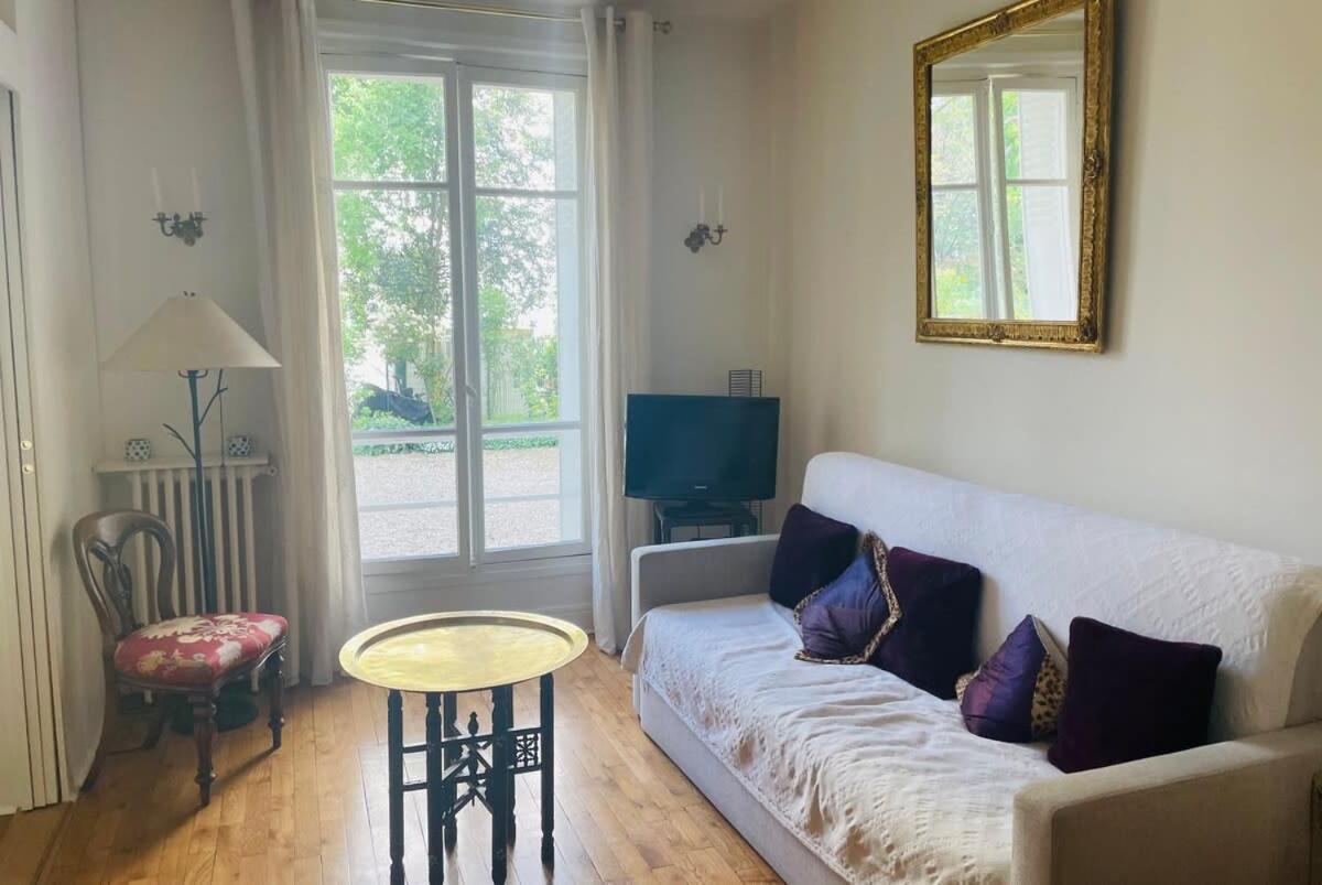 Apartment Beautiful 1 Bedroom Next To Roland *
