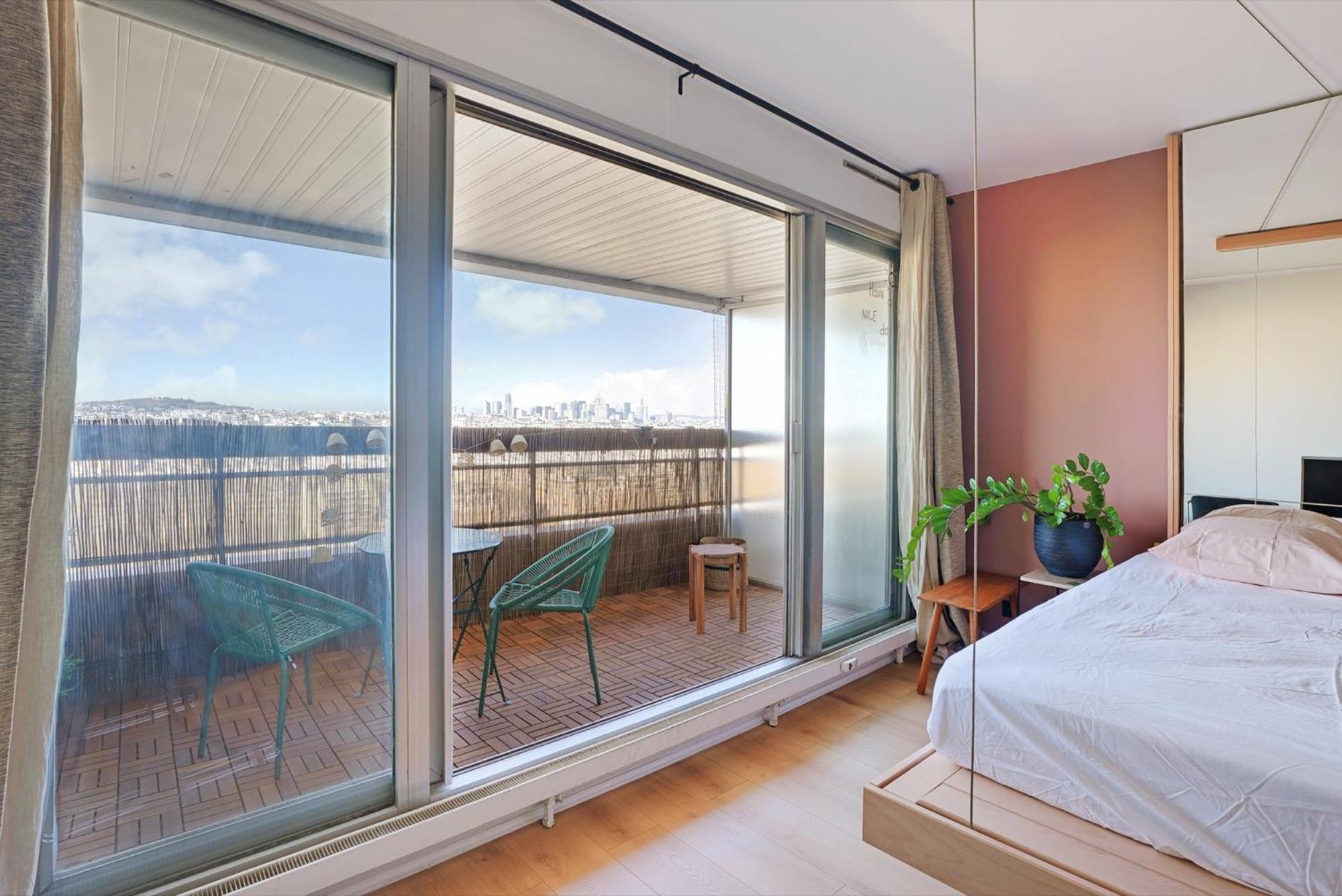 Refait A Neuf Avec Balcon Et Vue Sur La Seine - Bail Mobilite *