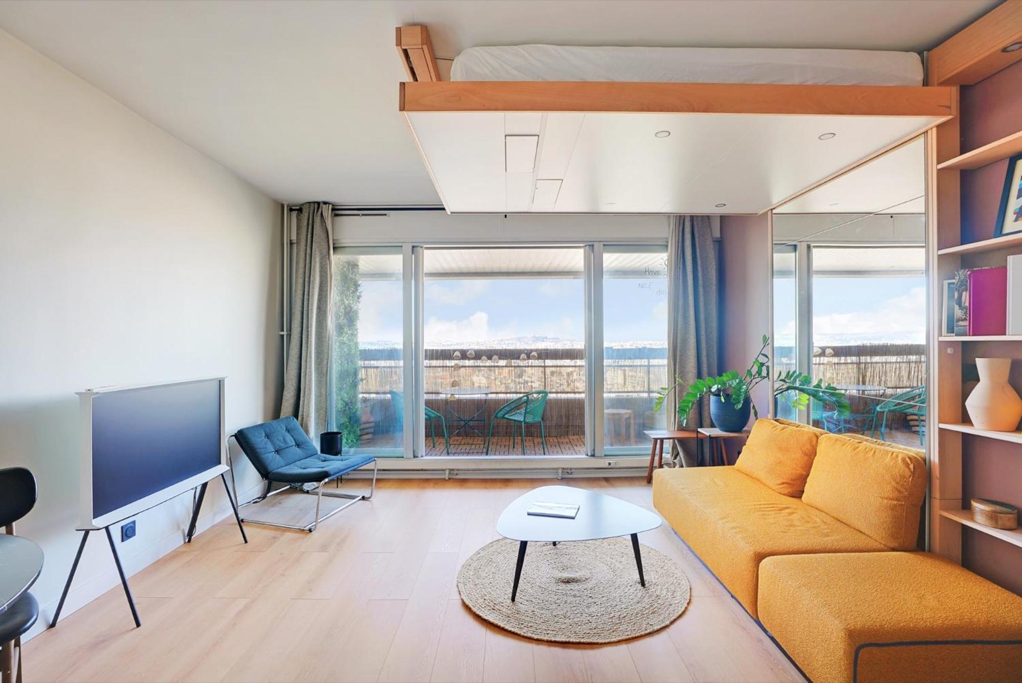 Refait A Neuf Avec Balcon Et Vue Sur La Seine - Bail Mobilite