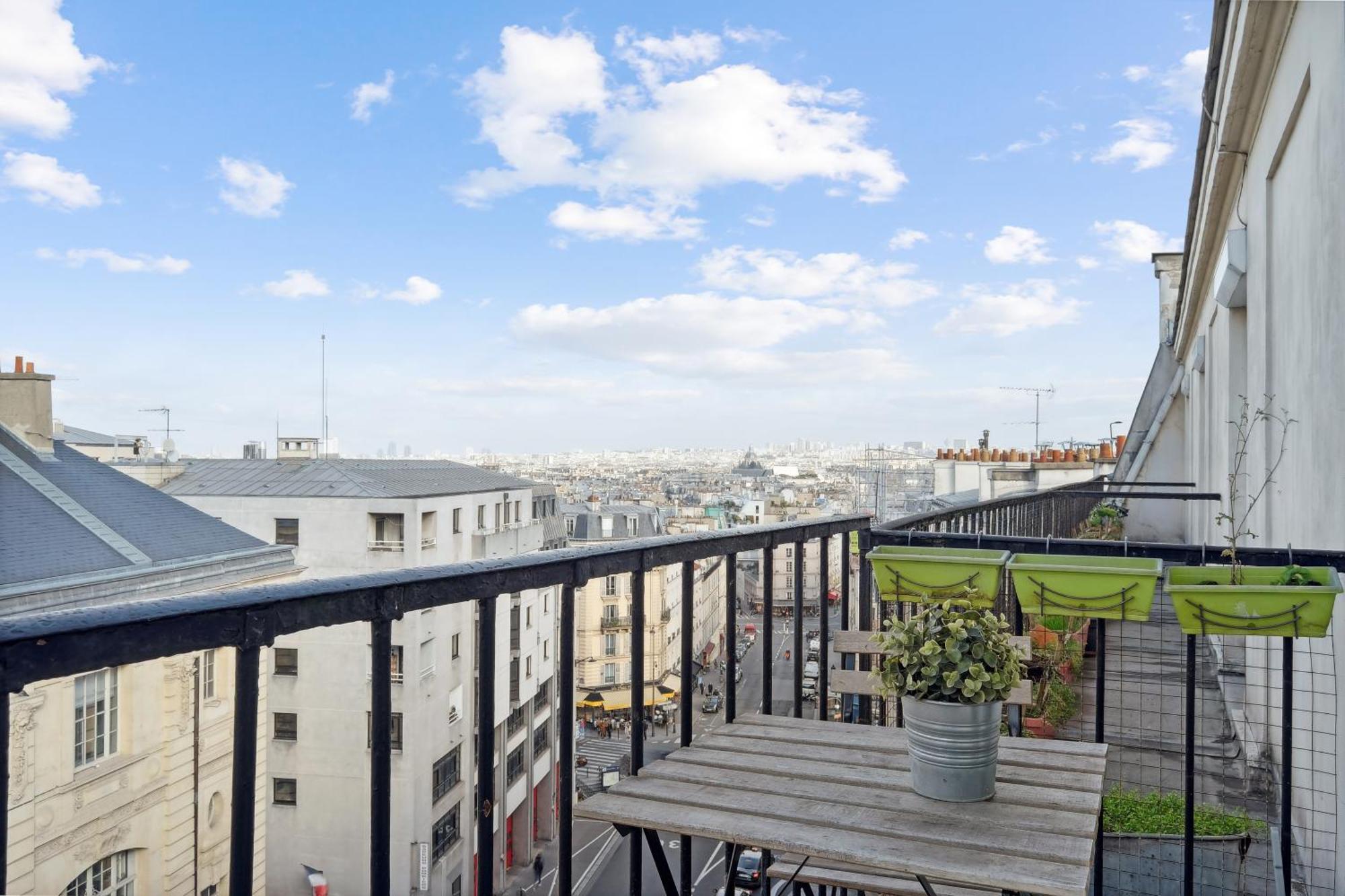 Amazing View In Heart Of Apartment *