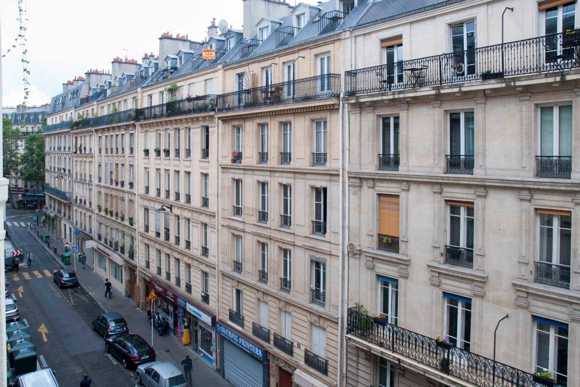 Between Montmartre And The Saint-martin Canal Apartment *