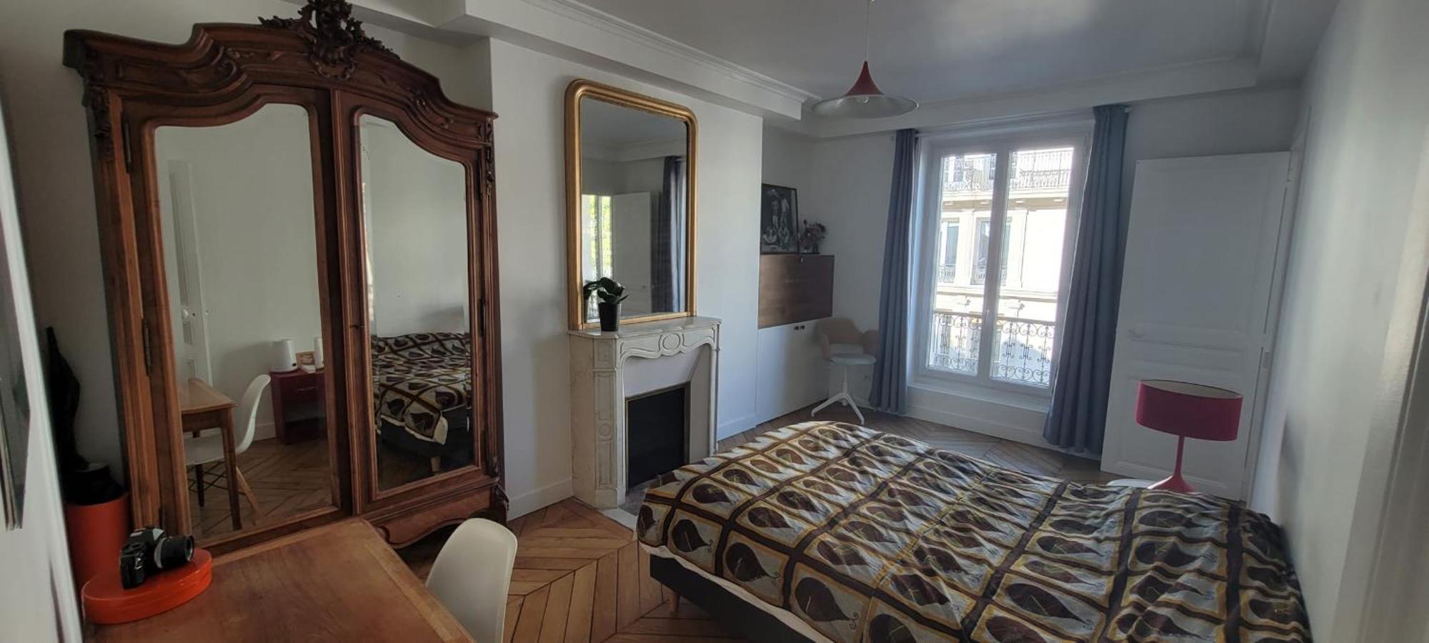 Between Montmartre And The Saint-martin Canal Apartment *