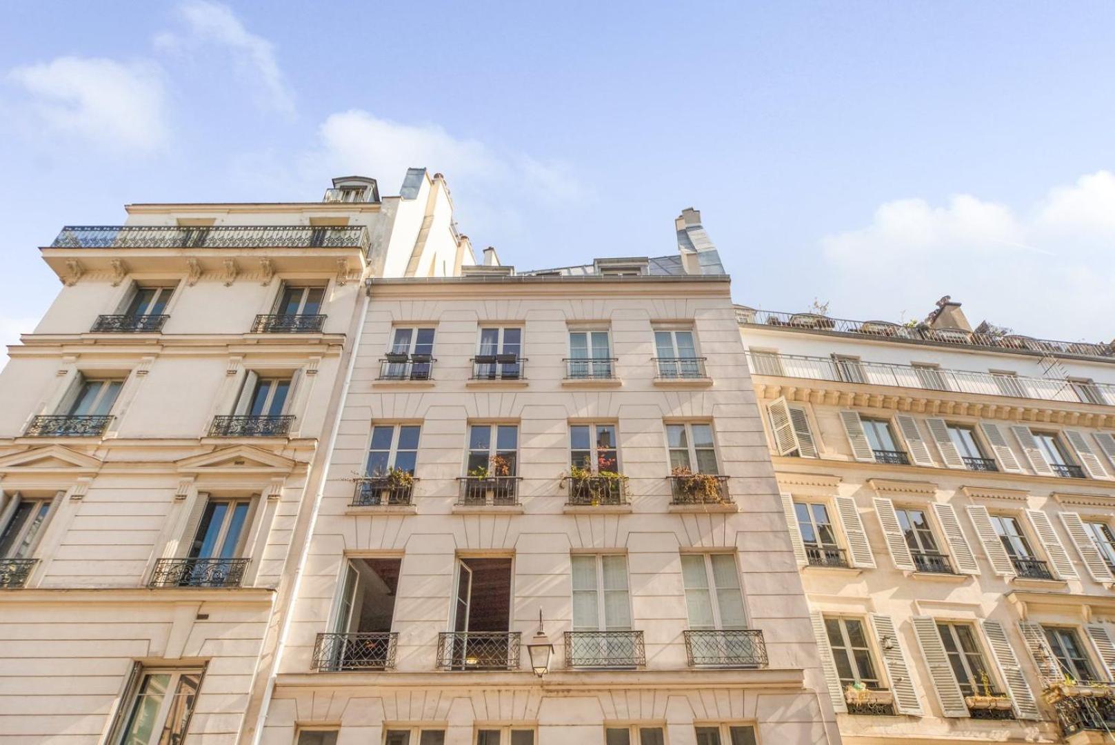 Marais Heart Paris