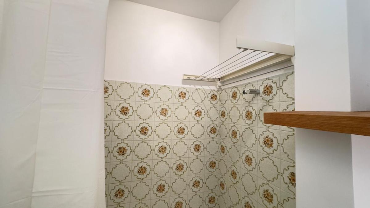 Apartment Au Coeur De Montmartre, Vivez Comme Un Local, Au Calme, Quartier Vivant, A Pied! *