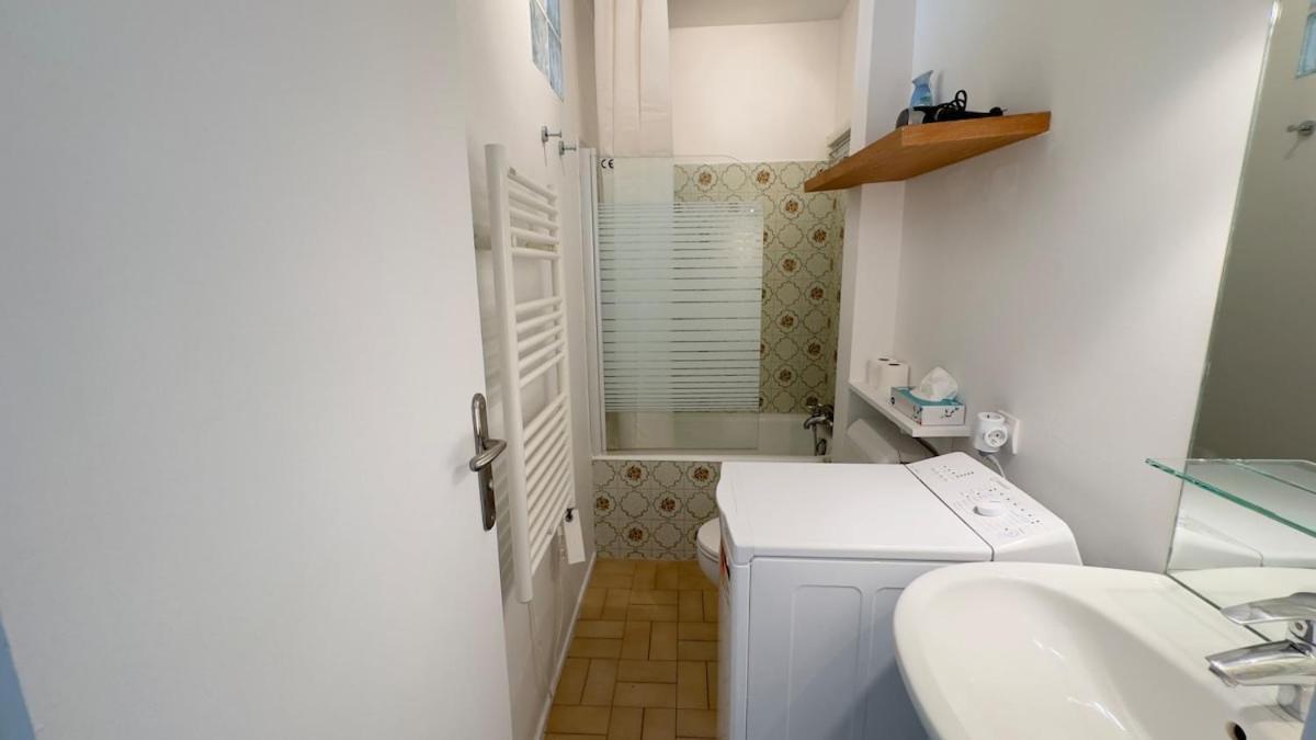 Apartment Au Coeur De Montmartre, Vivez Comme Un Local, Au Calme, Quartier Vivant, A Pied!