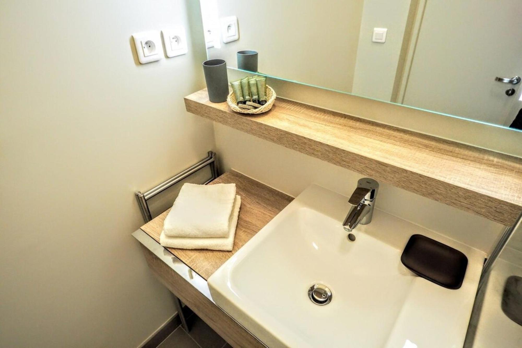 Moliere Chicsuites Apartment