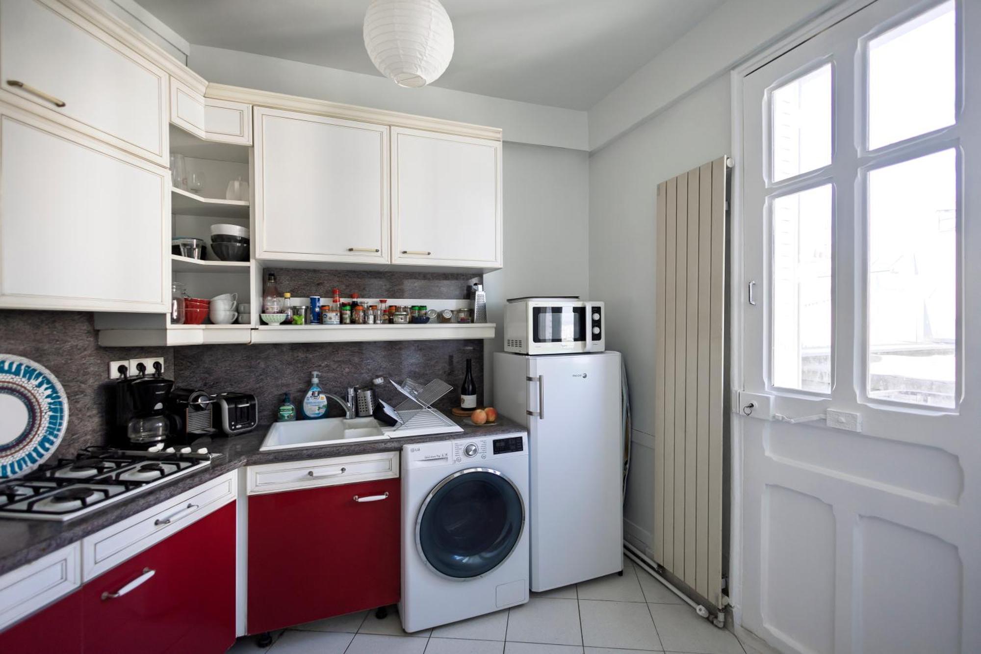 Lovely & Quiet A Montmartre Apartment *