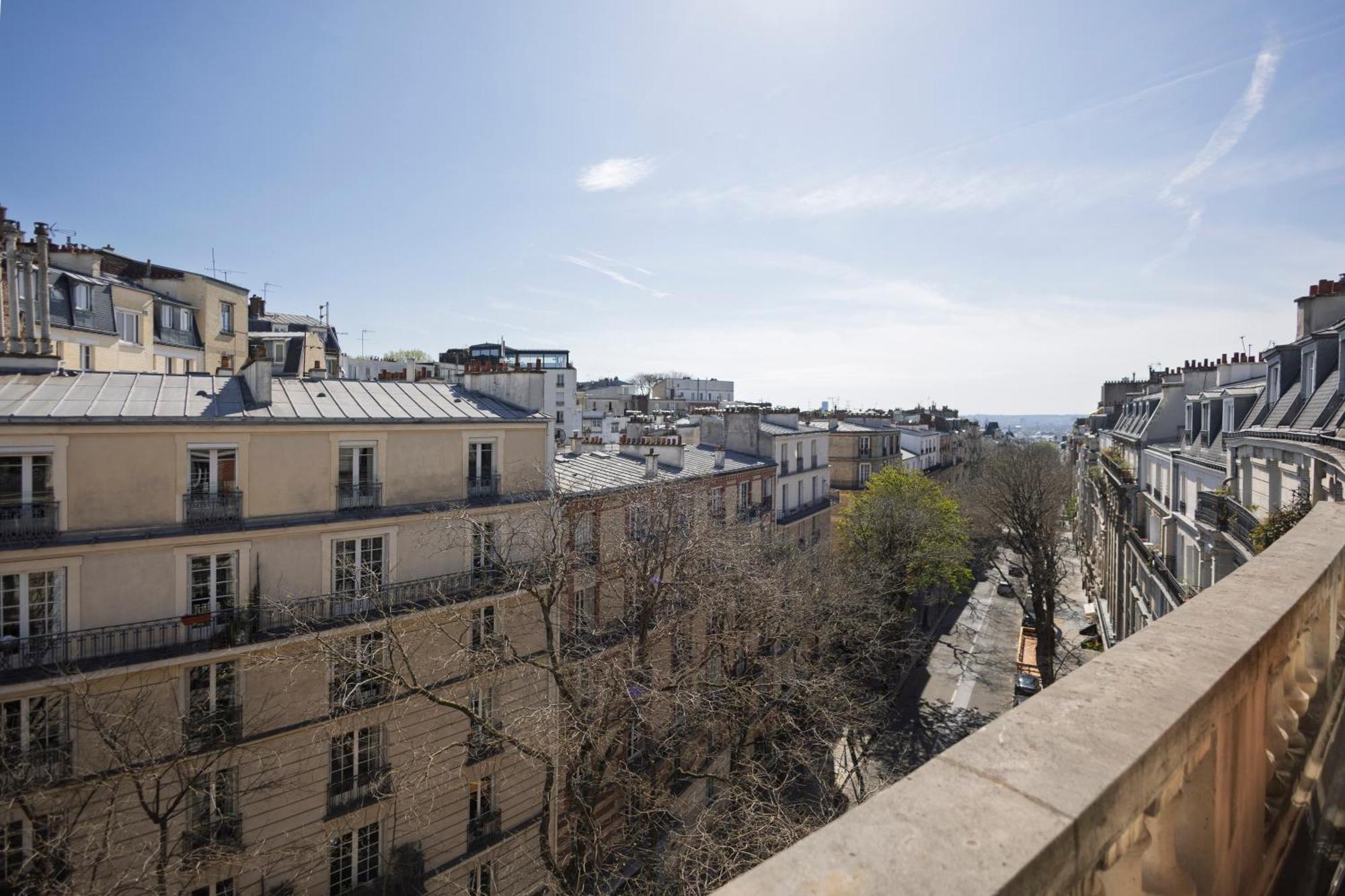 Lovely & Quiet A Montmartre Apartment Paris