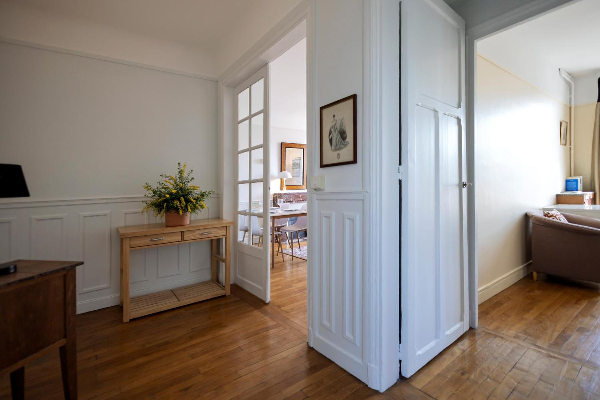 Lovely & Quiet A Montmartre Apartment Paris