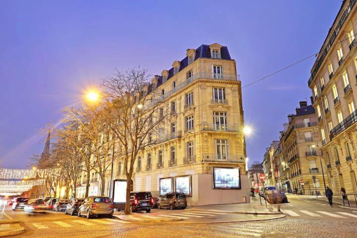 Le Champs-elysees Paris